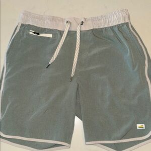 Vuori Banks Shorts 7 inch inseam, Size Small, Neptune